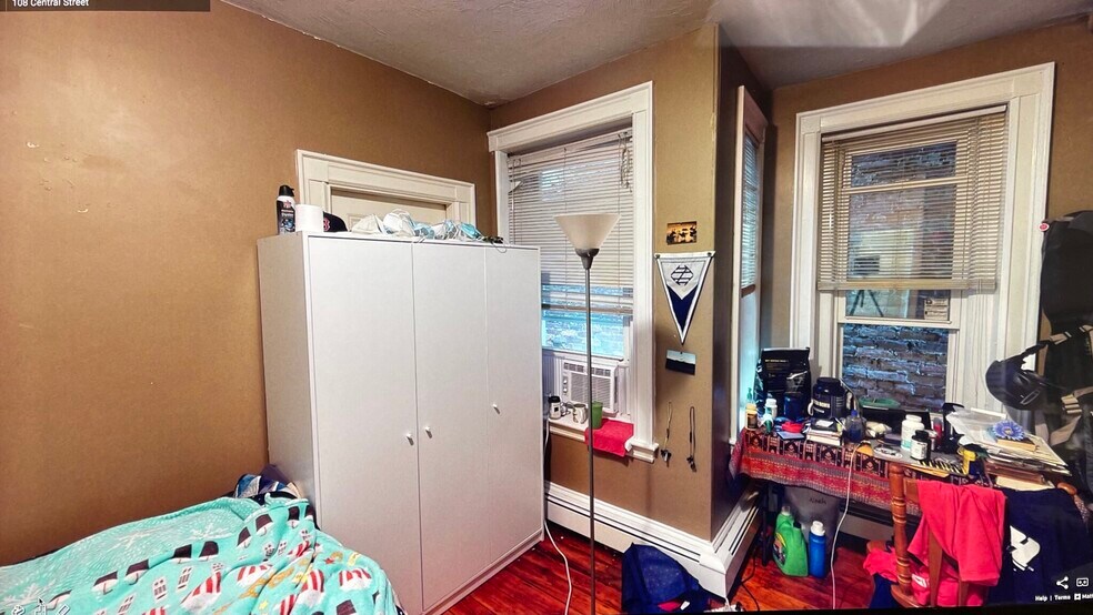 Building Photo - 108 Central St