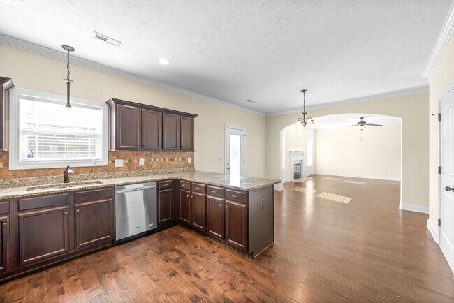 Building Photo - Pet Friendly Four Bedroom with Bonus!
