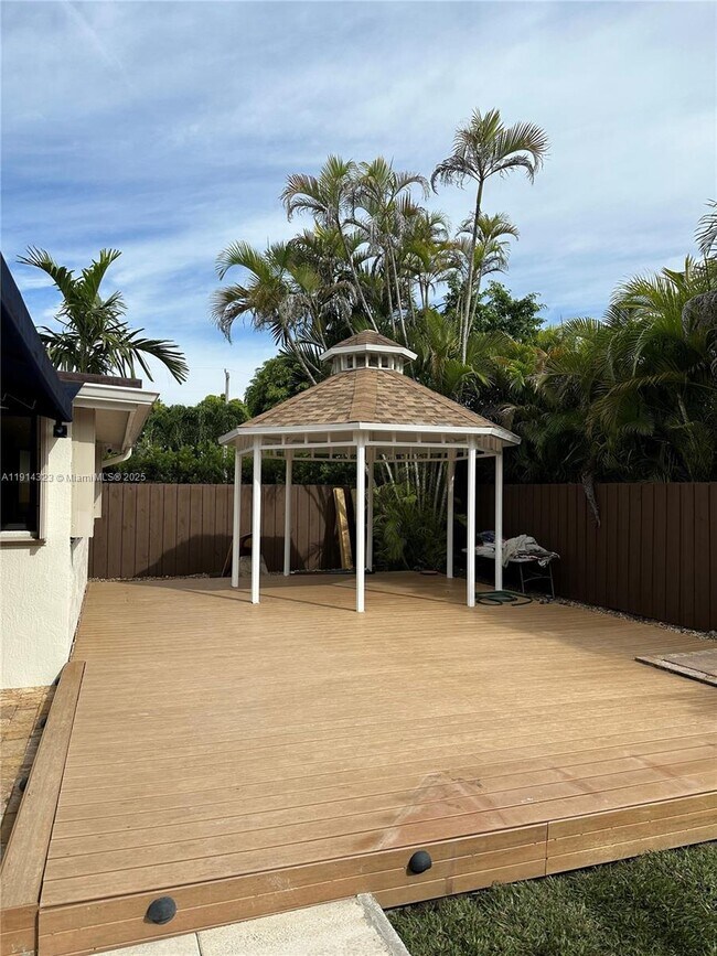 Building Photo - 8035 SW 89th Ct