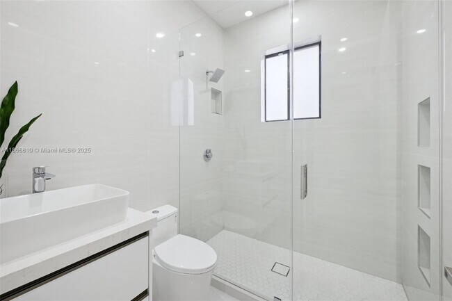 Building Photo - 1152 SW 22nd Terrace