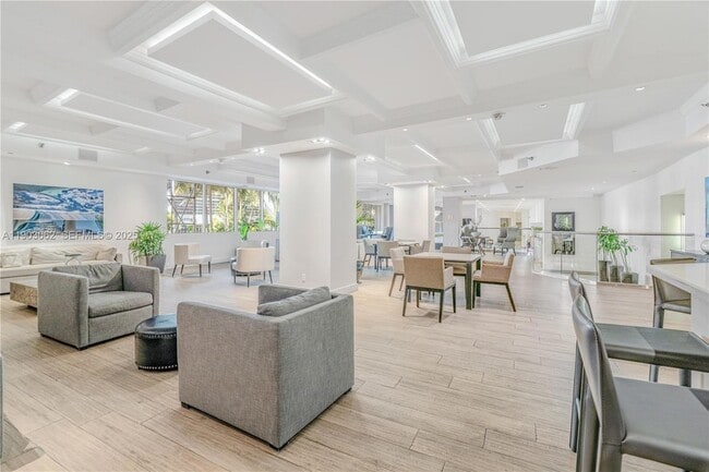 Building Photo - 100 Lincoln Rd