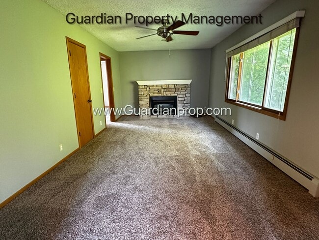 Building Photo - Orono Single Family Home, Large Garage, Sp...