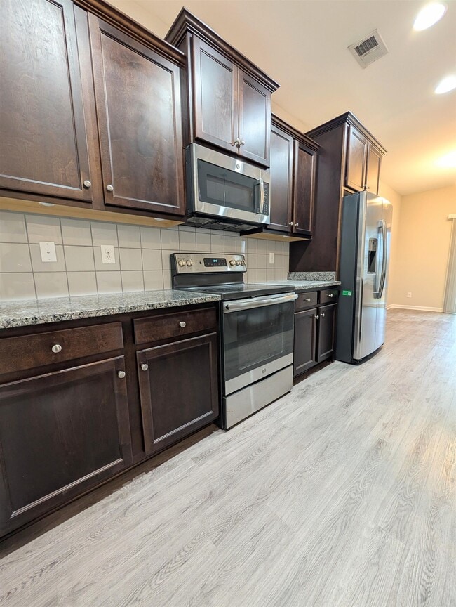 Building Photo - 129 Goldenrod Cir