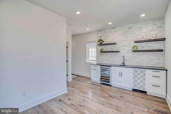 Building Photo - 2832 Edgemont St