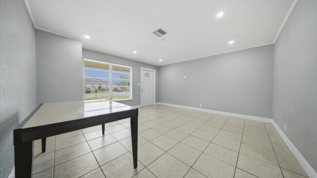 Building Photo - 4681 SW 43rd Terrace