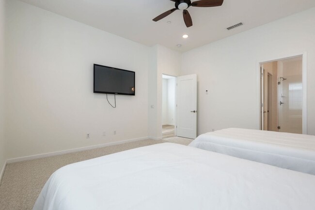 Building Photo - Detached Townhome - Private Roof Deck - With 360 Panoramic Views