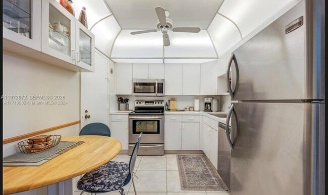 Building Photo - 3725 S Ocean Dr