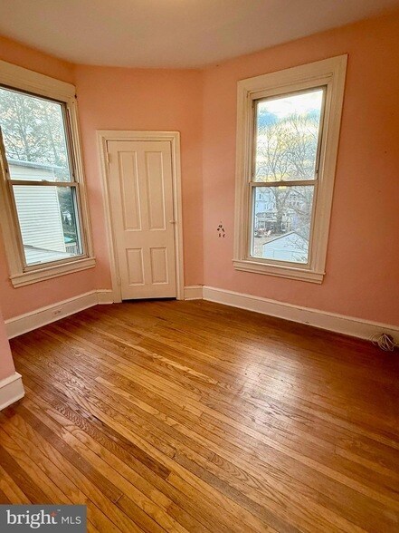 Building Photo - 136 Maple Terrace