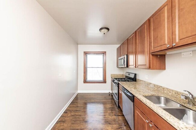 Building Photo - 2 bedroom in Chicago IL 60640