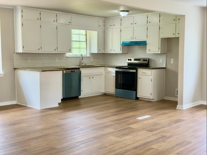 Building Photo - 413 Wadsworth Dr