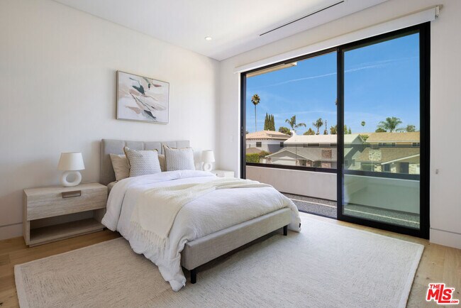 Building Photo - 14822 Hesby St