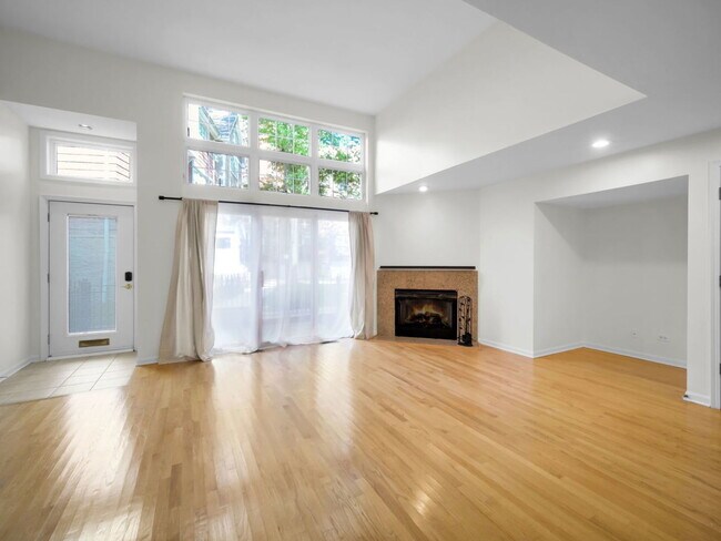 Building Photo - 4934 S Cornell Ave