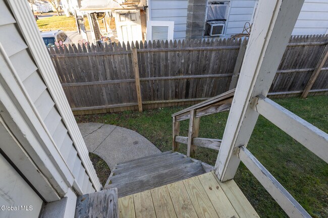 Building Photo - 104 Lawrence St