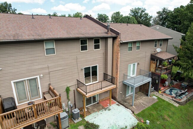 Building Photo - 203 Walker Dr