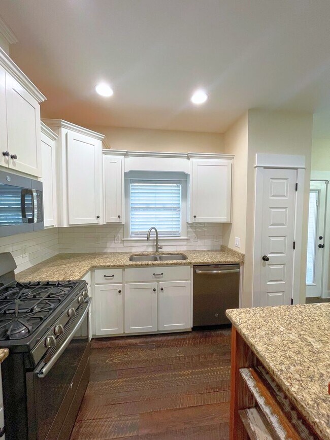 Building Photo - 3/2 updated home with amenities