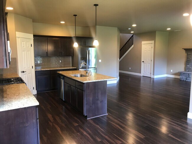 Building Photo - 3527 Northeast Crystal Springs Drive