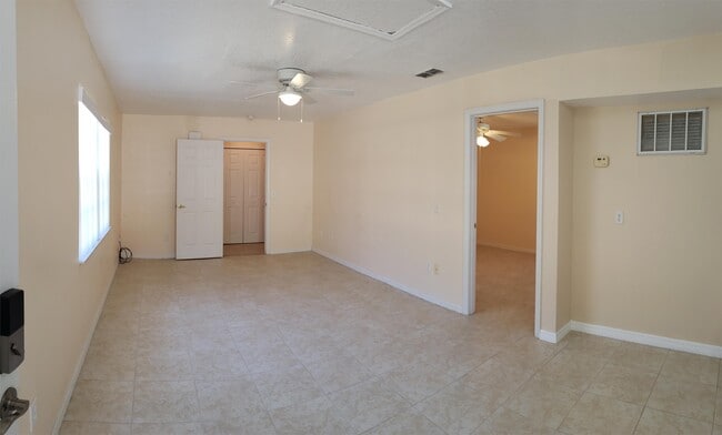 Building Photo - 2807 Fan Palm Dr