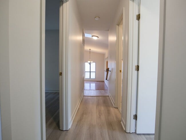 Building Photo - Move in ready 3 bedroom home