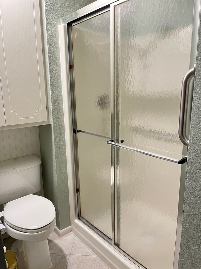 2nd bath - 425 S Parkcrest