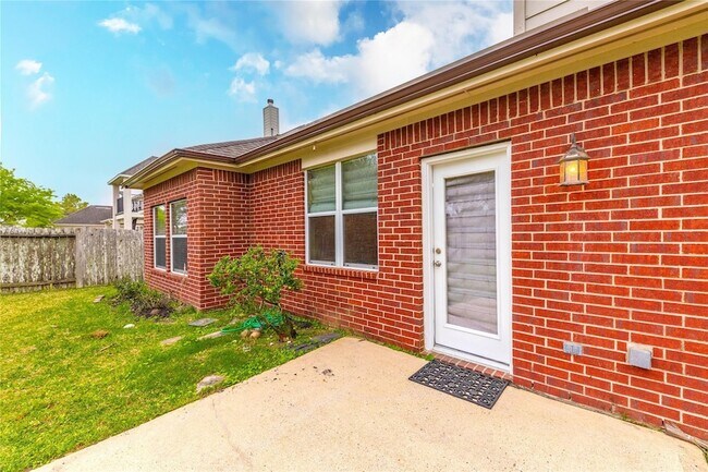 Building Photo - 2201 Signal Hill Dr
