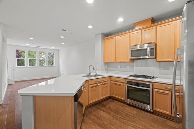 Building Photo - TOSCANA TOWNHOME EMBRACES LUXURY LIVING PRIVACY | SECURITY | MANY UPGRADES