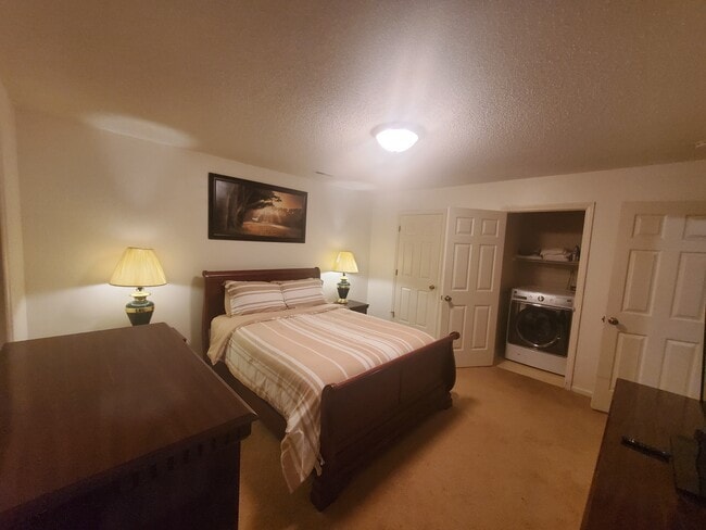 Primary Photo - 250 Olde Vineyard Ct