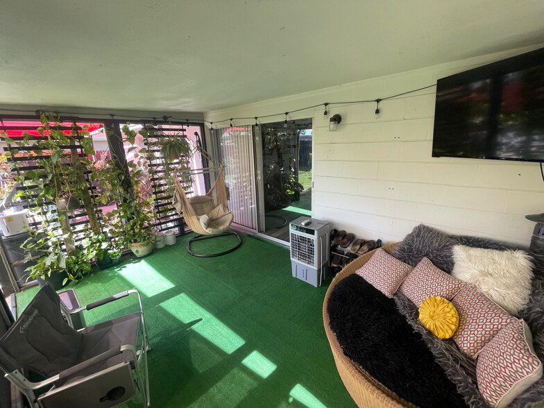 Lanai - 10125 Regency Park Blvd