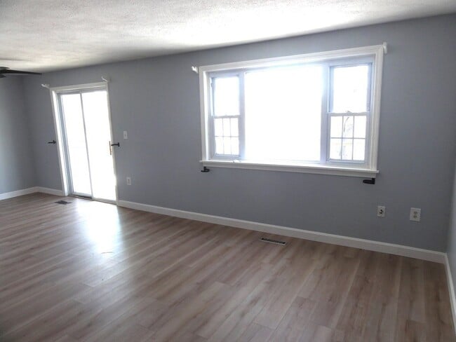 Building Photo - 73 Kennedy Dr