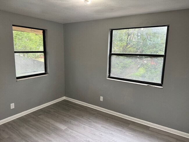 Building Photo - 2 Bedroom Duplex in Jacksonville