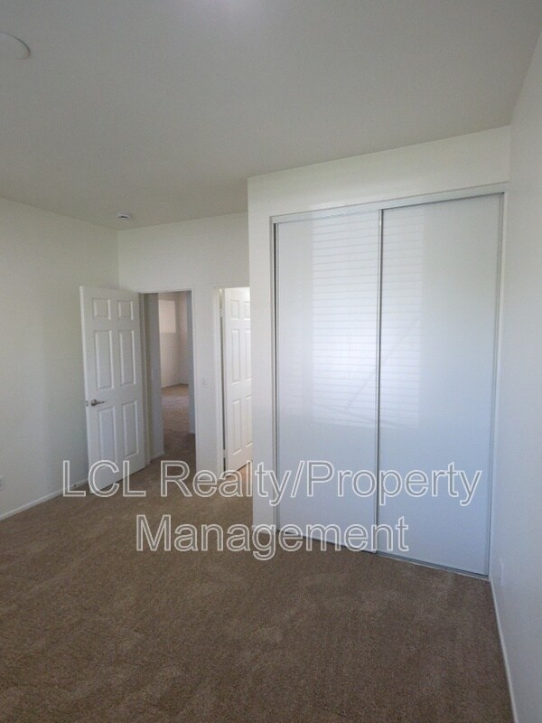 Building Photo - 12899 Oakdale St