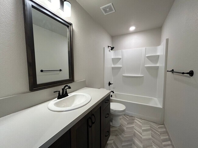 Building Photo - Spacious 3-Bedroom Berthoud Home – Available Now