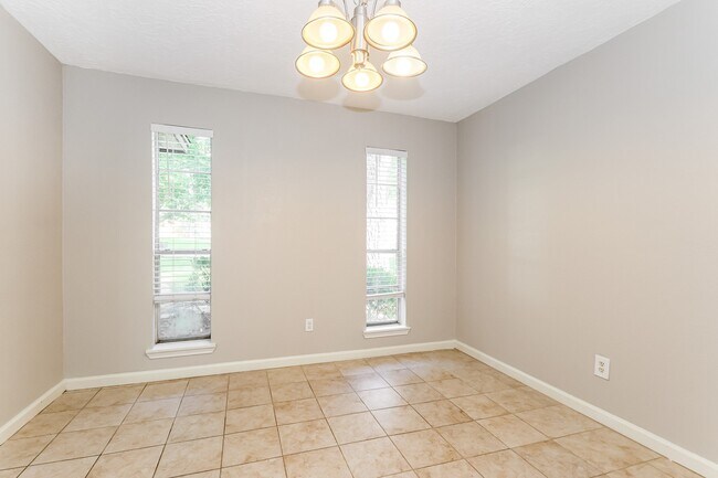Building Photo - 24106 Creekview Dr