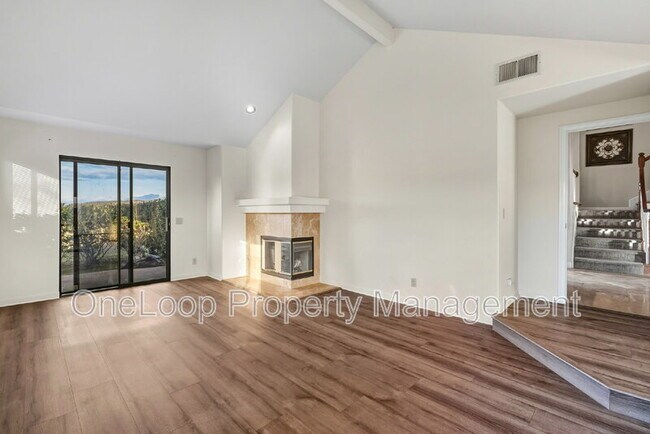 Building Photo - 493 Summerhill View