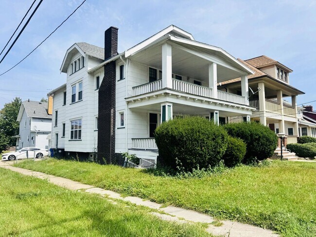 Building Photo - 10916 Parkhurst Dr