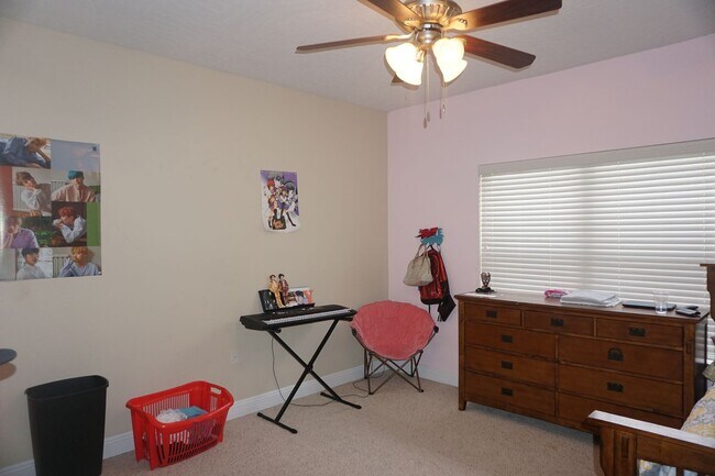 Building Photo - 4 Bedroom Rental in Duggan Pond!