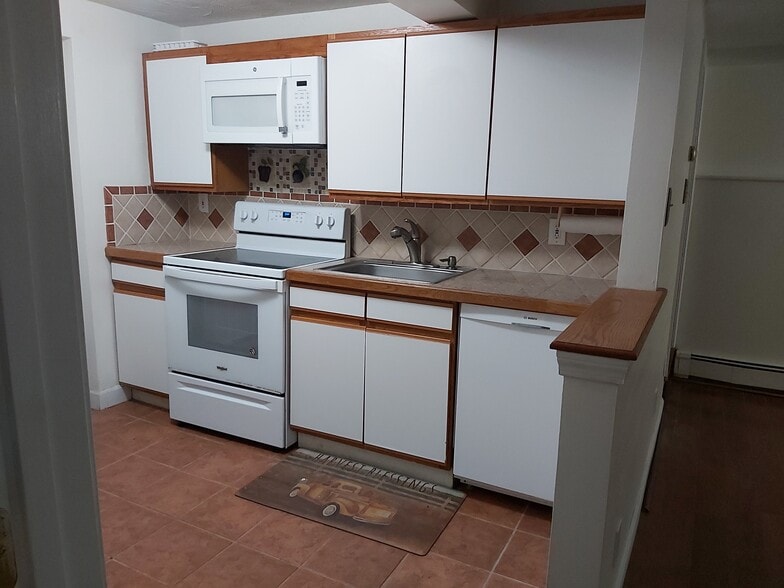 Building Photo - 83 Locust St