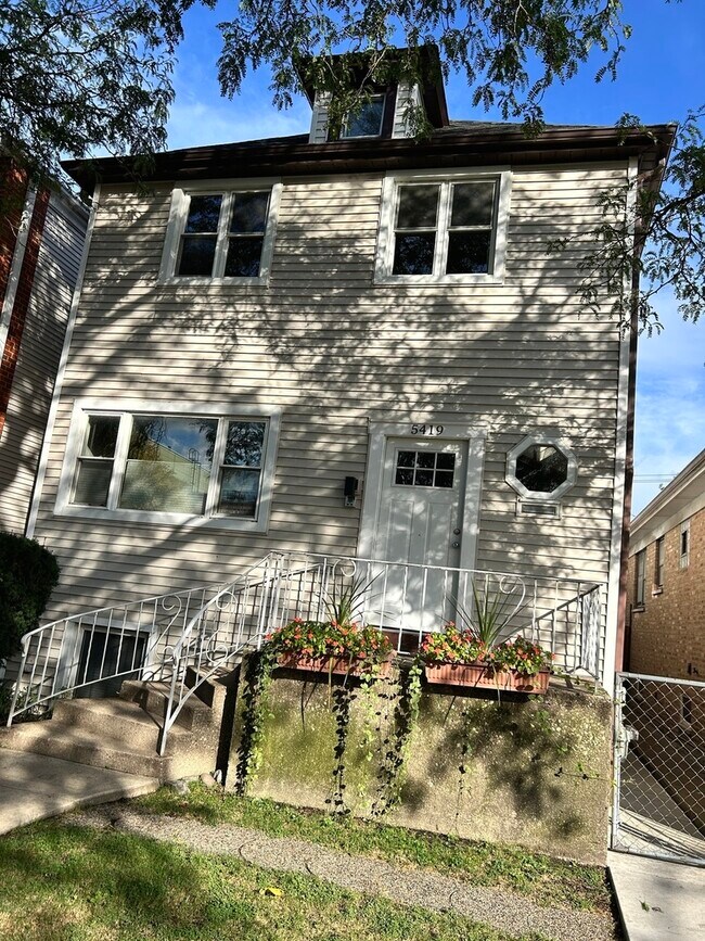 Building Photo - 5419 N Ravenswood Ave