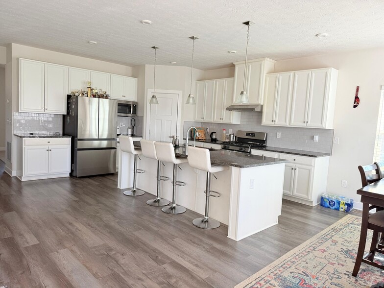 Building Photo - 1039 Fairwater Springs Dr