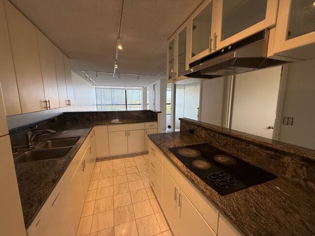 Building Photo - 4300 Waialae Ave