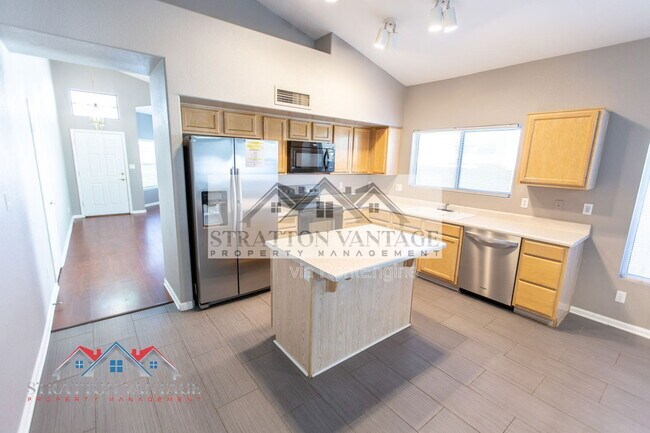 Building Photo - 1015 E Brentrup Dr