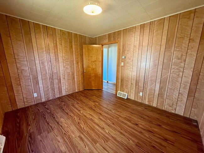 Building Photo - 3 Bed 1.5 Bath Single Family Home in Elcho - Now offering a 6 MONTH lease opportunity!