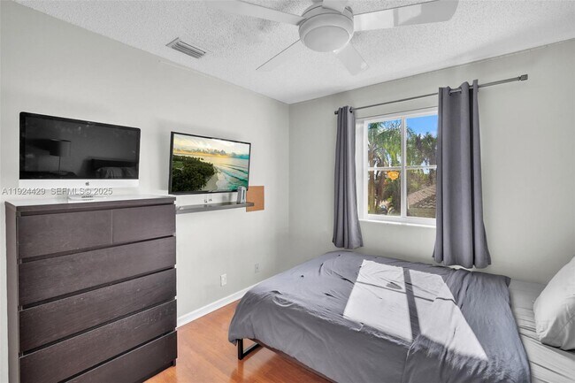 Building Photo - 1058 Tupelo Way