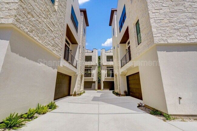 Building Photo - 1803 Dunlavy St