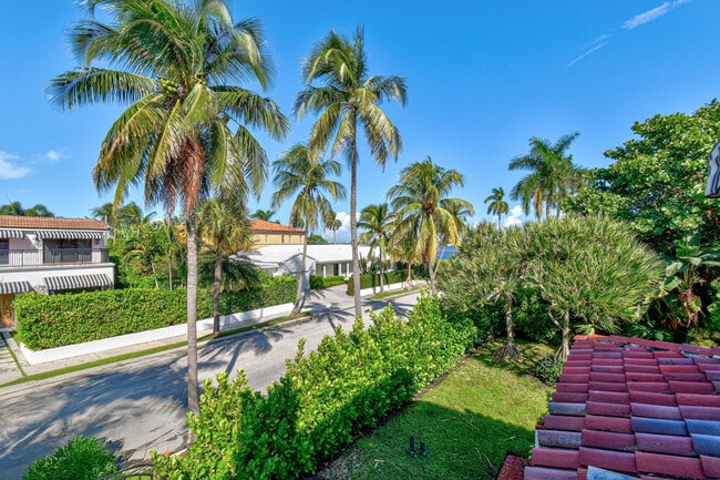 Building Photo - 194 Almeria Rd