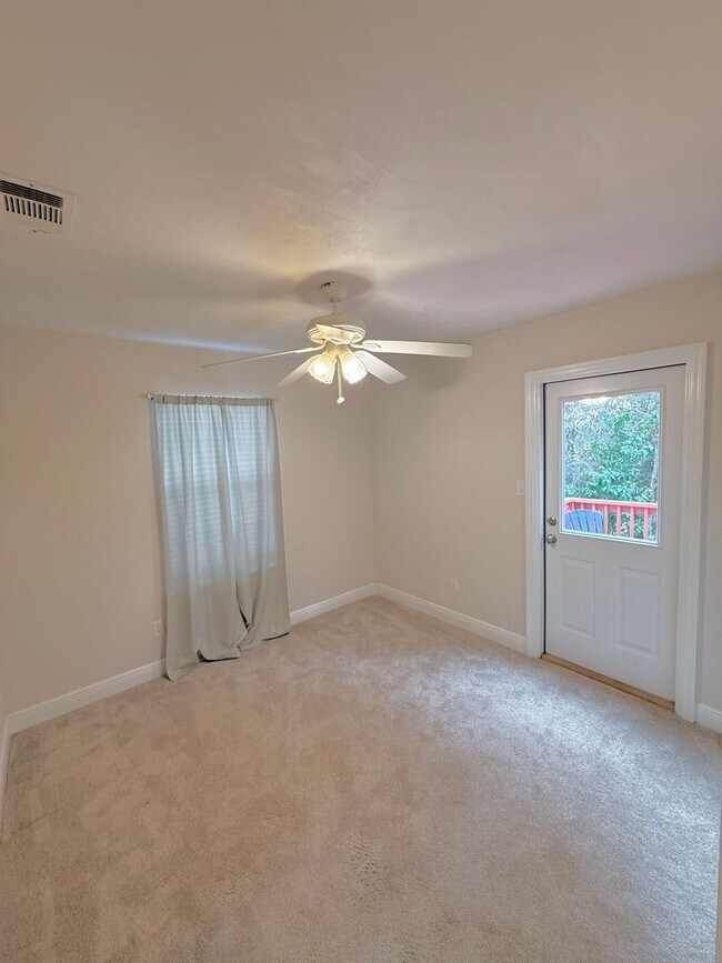 Building Photo - Charming 3BR Home in a Prime Tallahassee Location!!