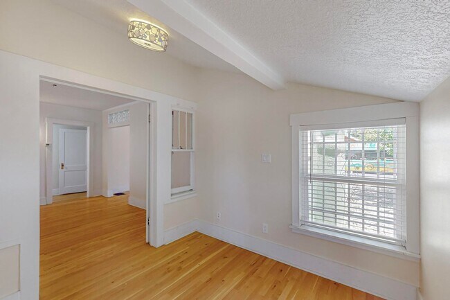 Building Photo - Two Bedroom One Bath home or sweet little ...