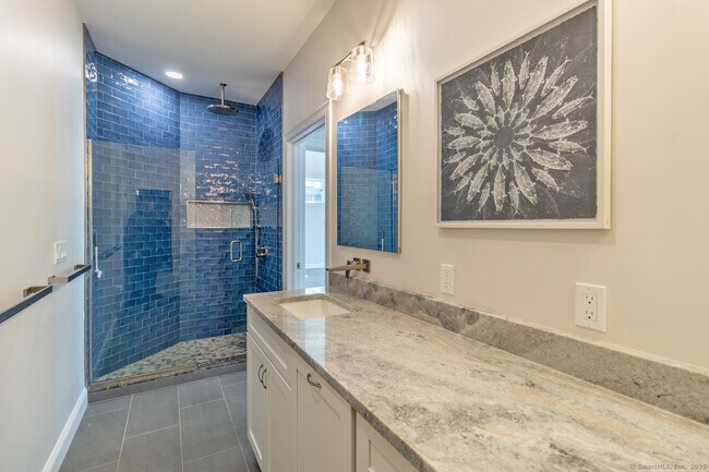 Building Photo - 201 Edgewater Cir