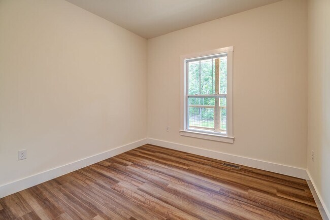 Building Photo - 204 Cascade Rdg Rd