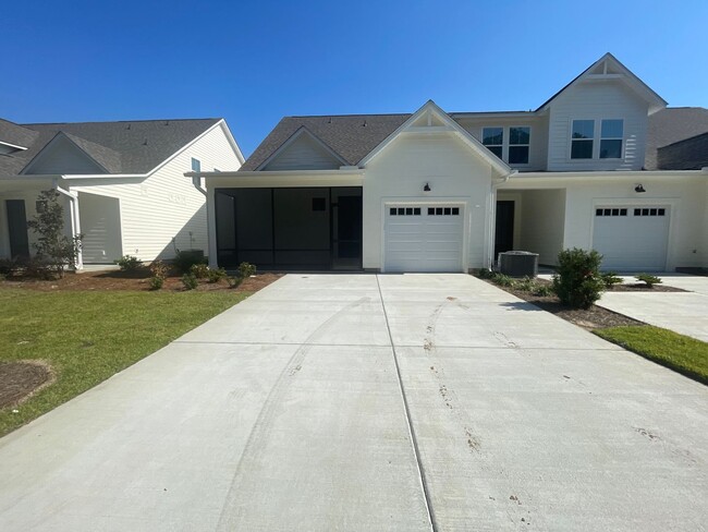 Building Photo - Lovely Three Bedroom Townhouse in Washington Square!- Half Off First Month's Rent For Qualified A...