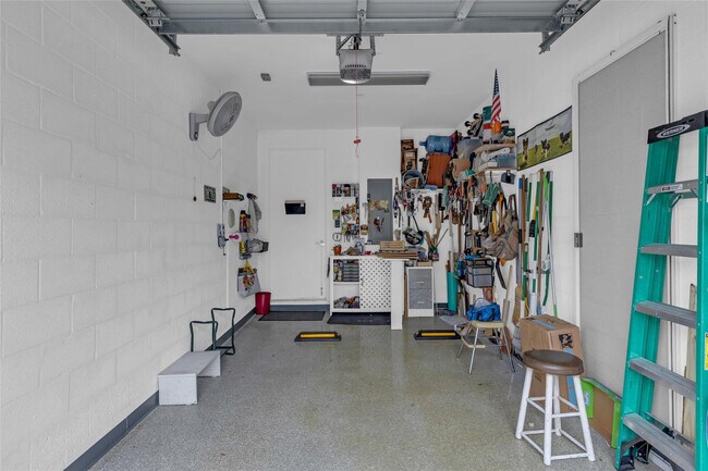 Building Photo - 1045 NE 18th Ave